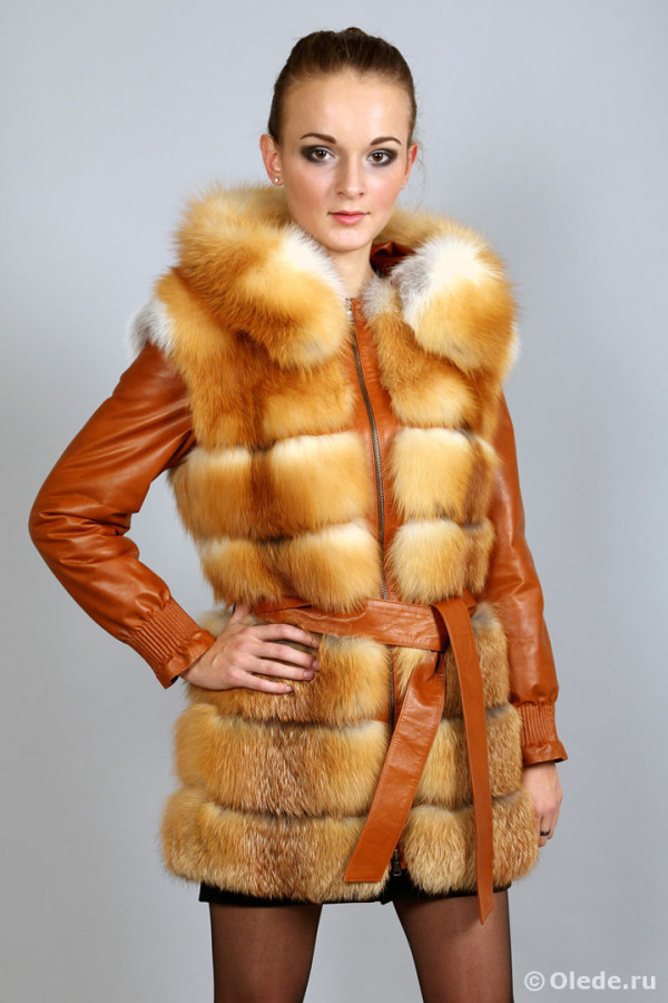 Куртка-жилетка меховая из рыжей лисы с отстегивающимися рукавами удлиненная с капюшоном и поясом (2)